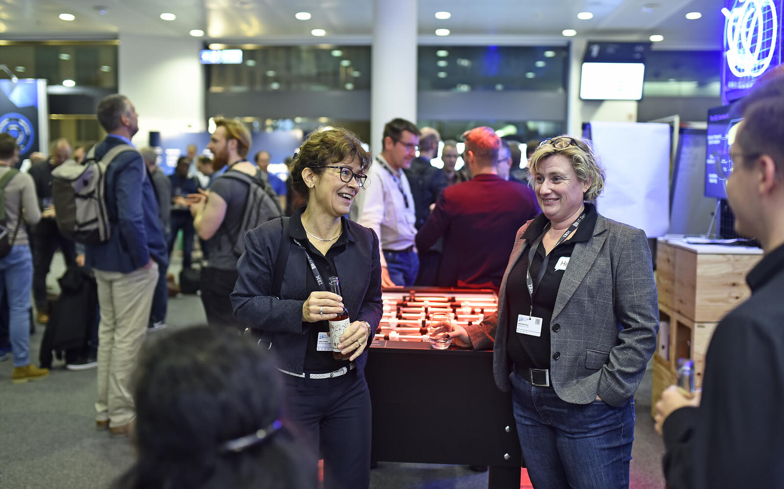 Austausch am Rande des Konferenz-Programms<br>© IT-Tage / Alkmene Verlag