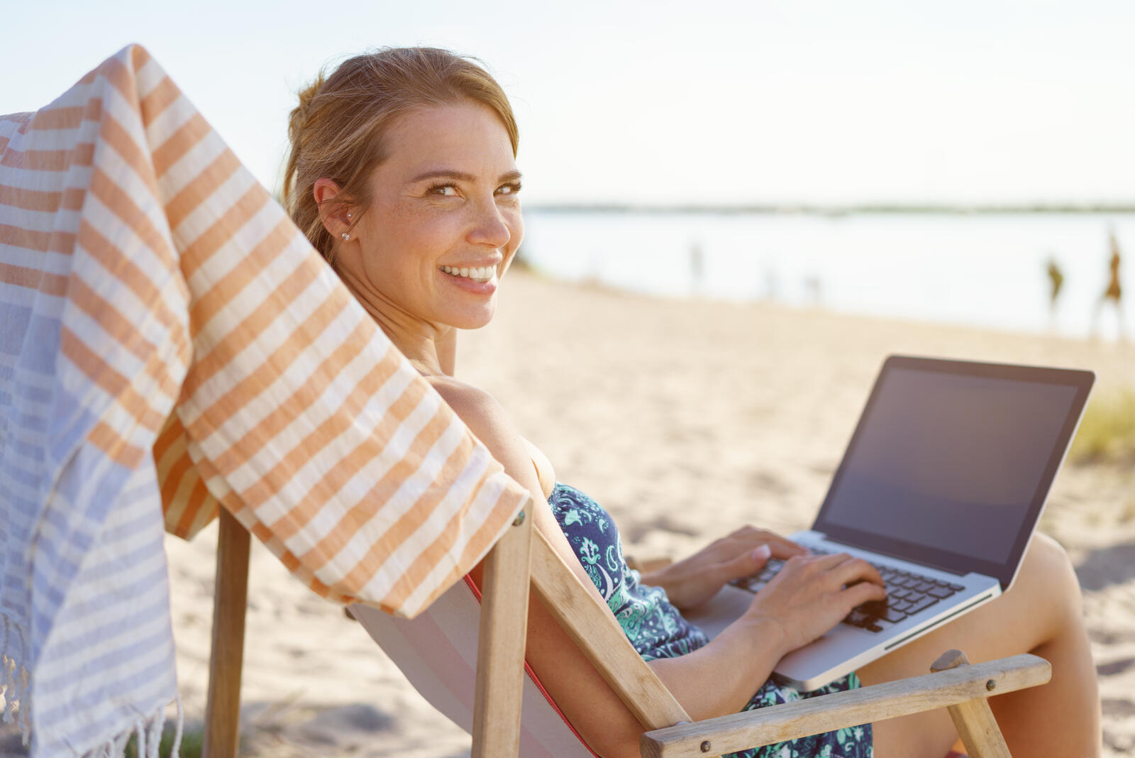 Java-Konferenz am Strand <br>© Adobe: contrastwerkstatt