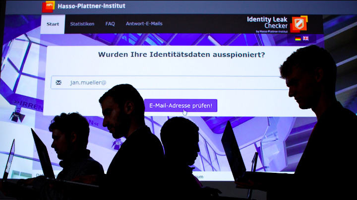 Mit dem "Identity Leak Checker" des HPI-Instituts kostenlos überprüfen, ob die persönlichen Identitätsdaten betroffen sind. © HPI/K. Herschelmann